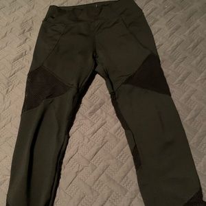 Black with mesh capris, Sz Lg